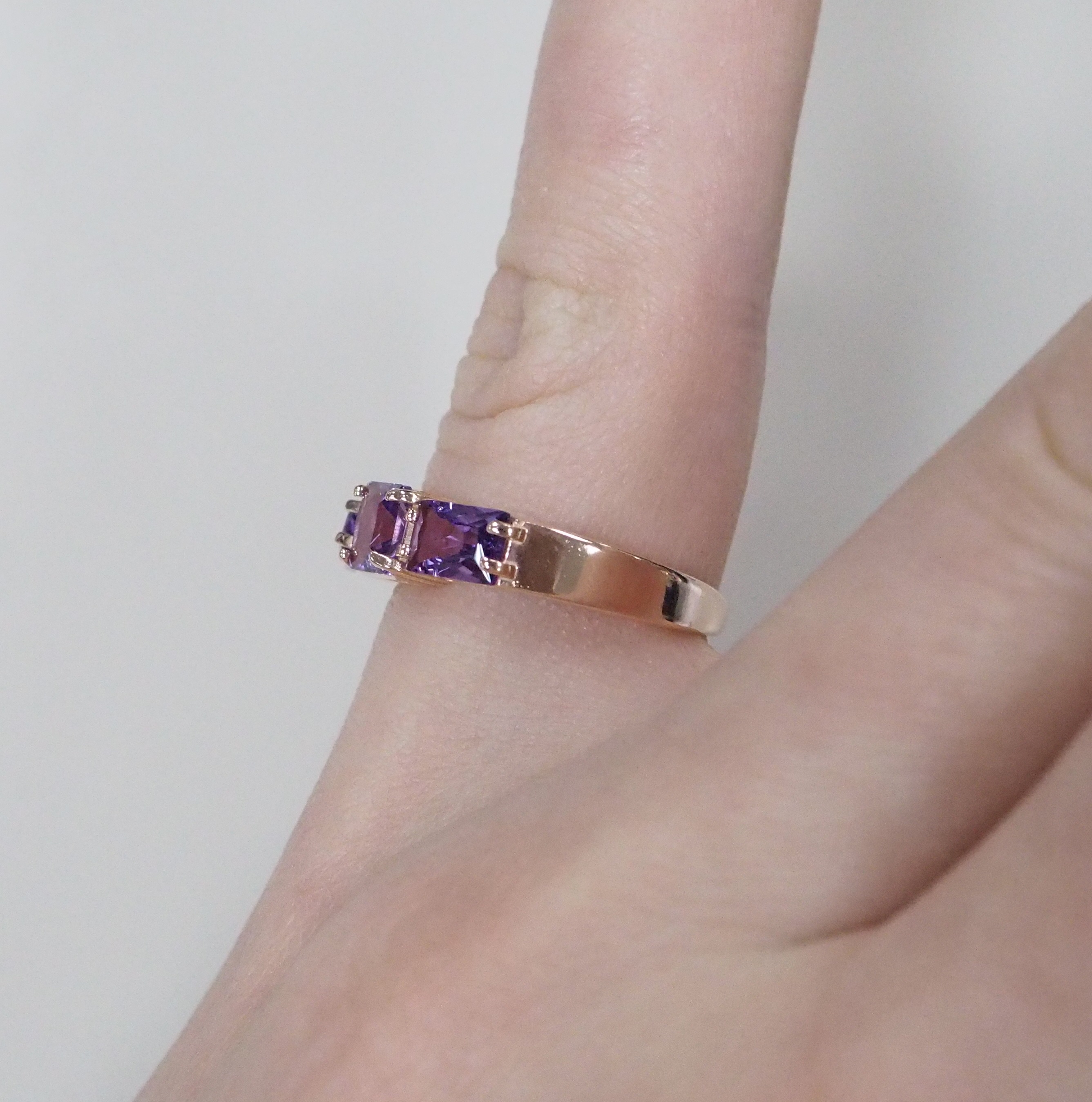 Серебряное кольцо с аметистами